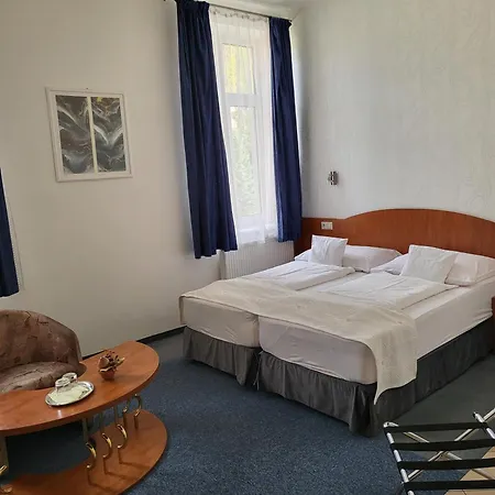 Margit Nocľah s raňajkami 3*