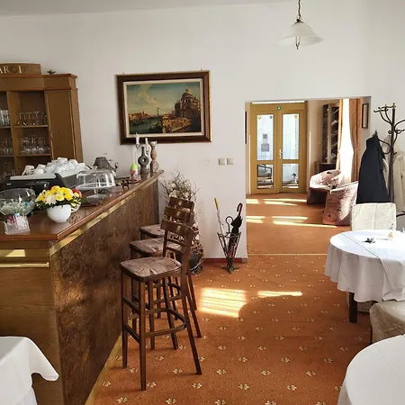 Margit Nocľah s raňajkami 3*