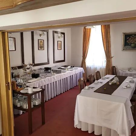 Margit Nocľah s raňajkami Trencianske Teplice