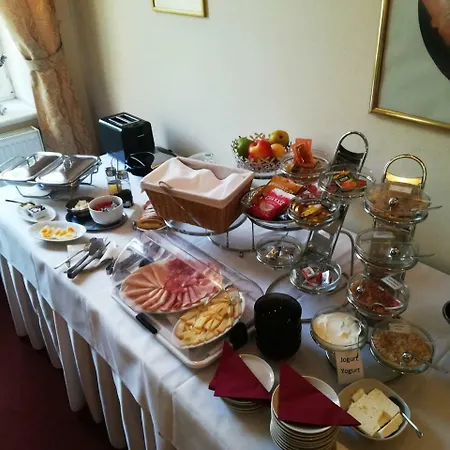 Margit Bed & Breakfast 3*